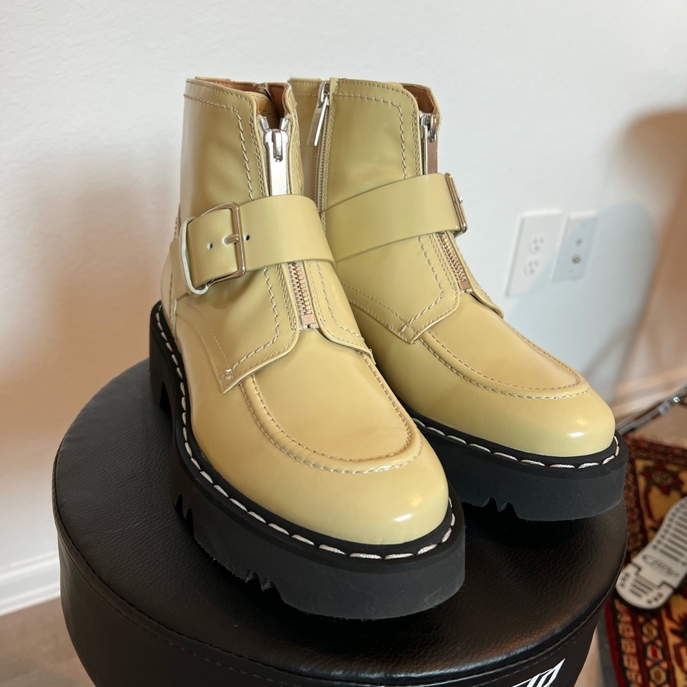 Aquatalia Boots 💛👢